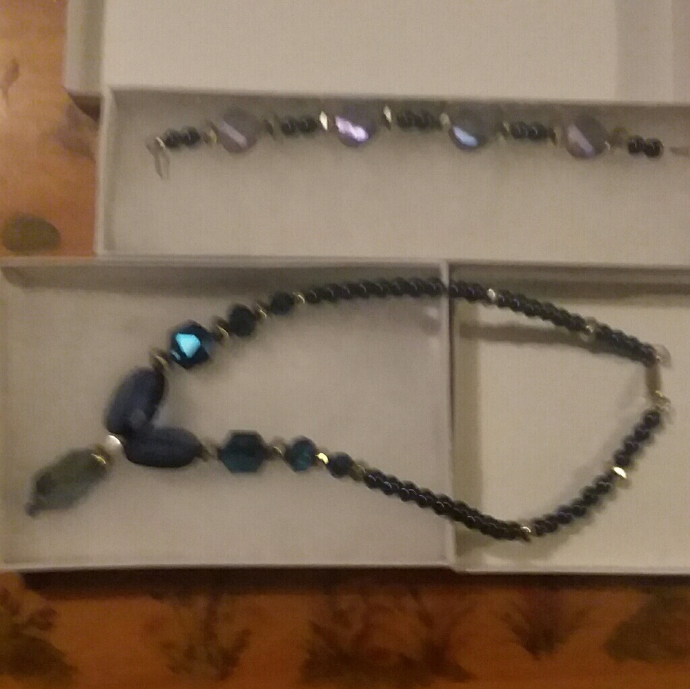 Blue beaded necklace and bracket set!